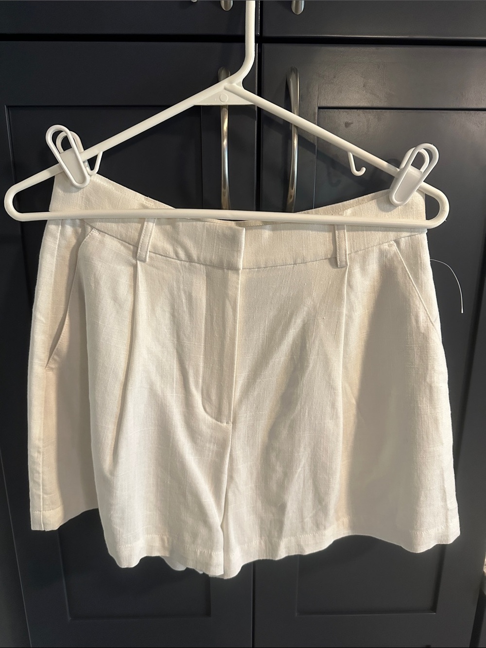 NWOT EXPRESS Women’s White Fully lined Tailored Bermuda Shorts